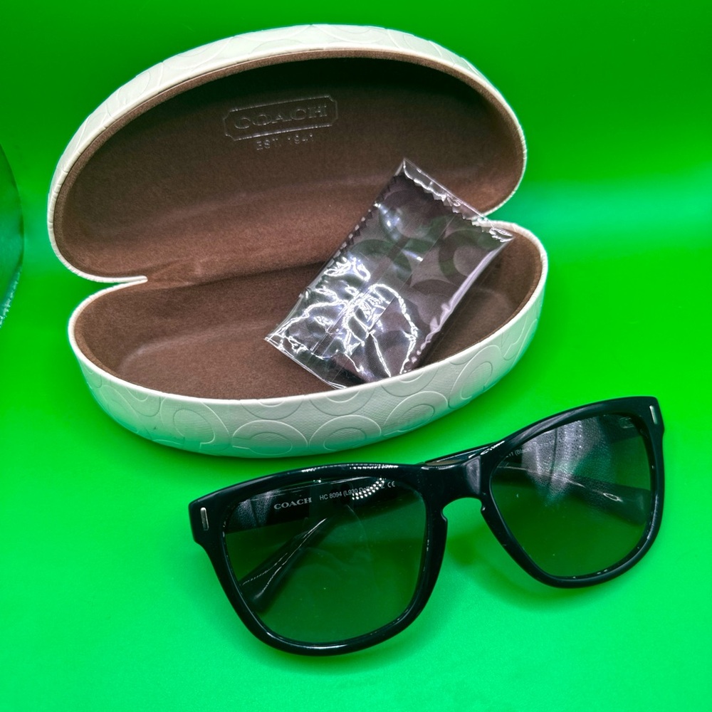 Authentic Coach Black Womens Sunglasses 
HC 8094 (L930 Dollie)